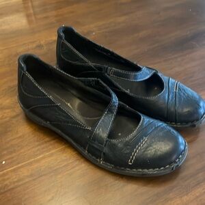 Clark’s black women’s leather size 9 flats